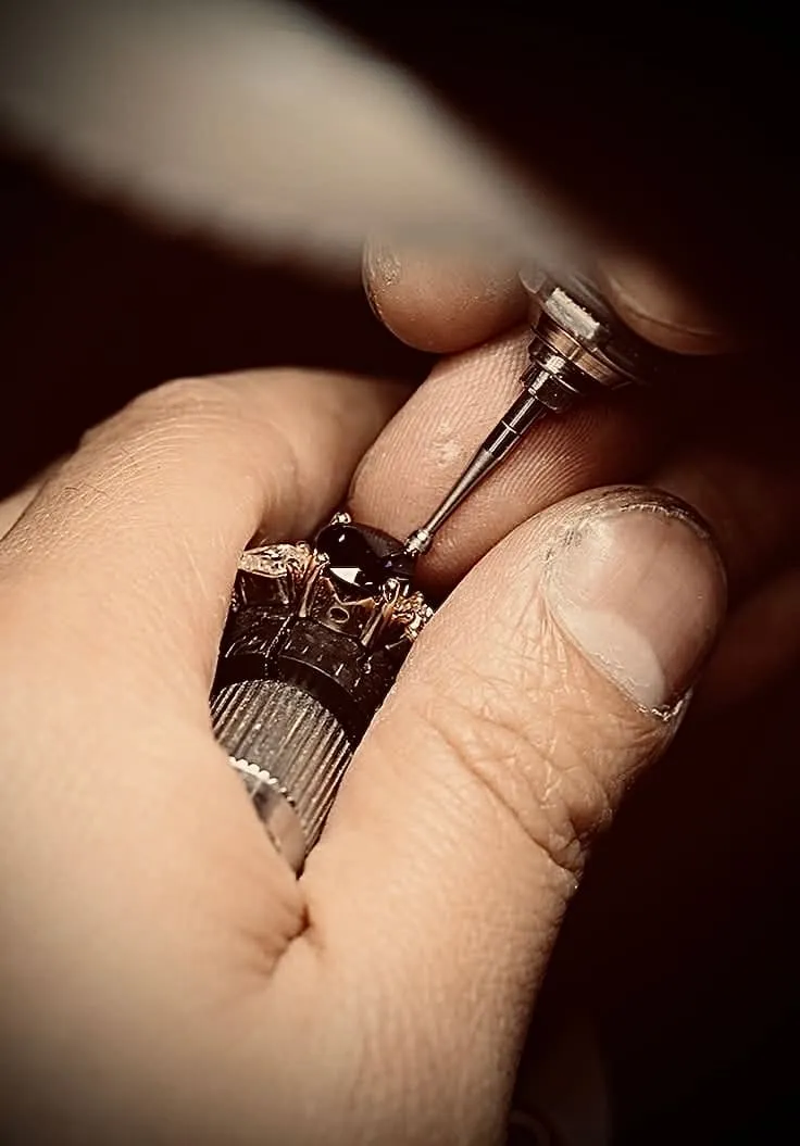 A T&nbsp;Gold jeweller setting gemstones